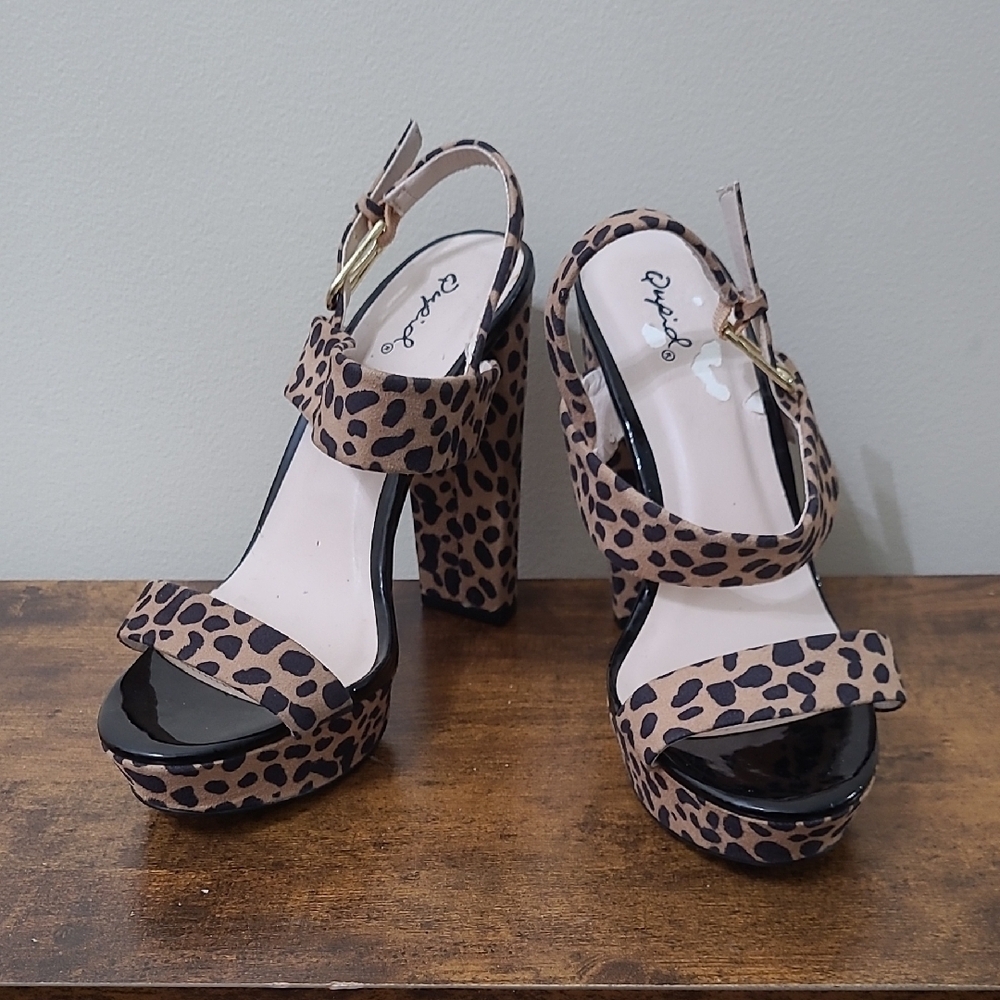 Qupid Spotted Animal Print Heeled Platform Sandals size 8